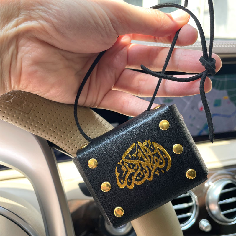 Pingente de carro com o livro  - Gadget Q avaliação e preço